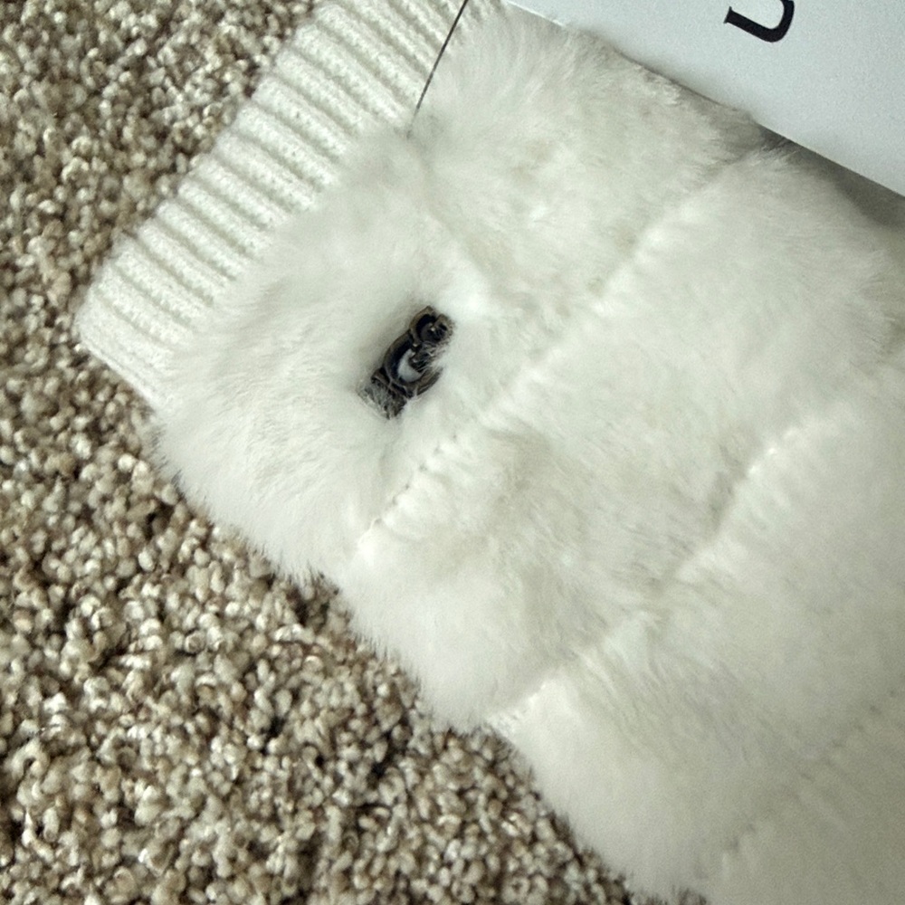 UGG W All Over Faux Fur Mittens size L/XL - Picture 3 of 6